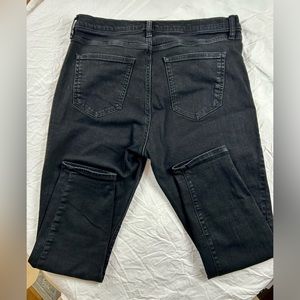 Gap ladies True skinny mid rise jeans, black jeans, size 16